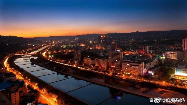 阳泉暖阳映照下的城市风光